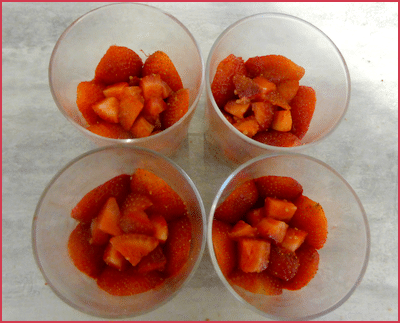 Verrines fraises chantilly & crumble aux noisettes